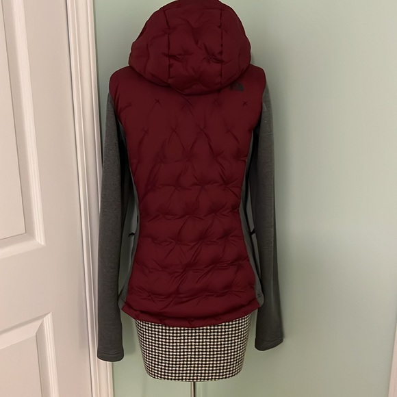 North Face Pullover Jacket - Picture 6 of 8